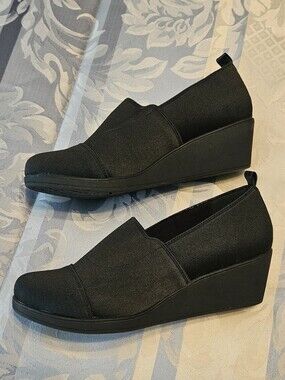 DKNY Black Slip-on Wedge Stretch Shoe, Size 8
